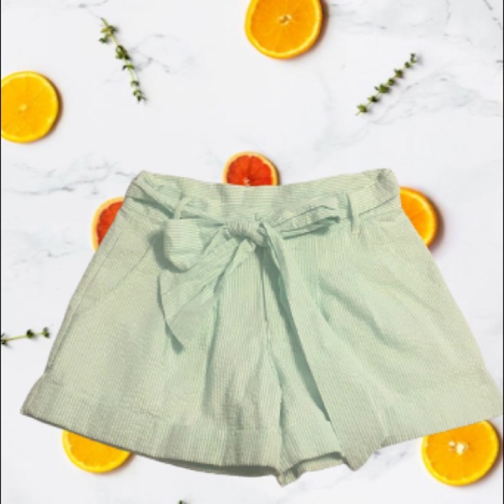 Bow Shorts in mint green